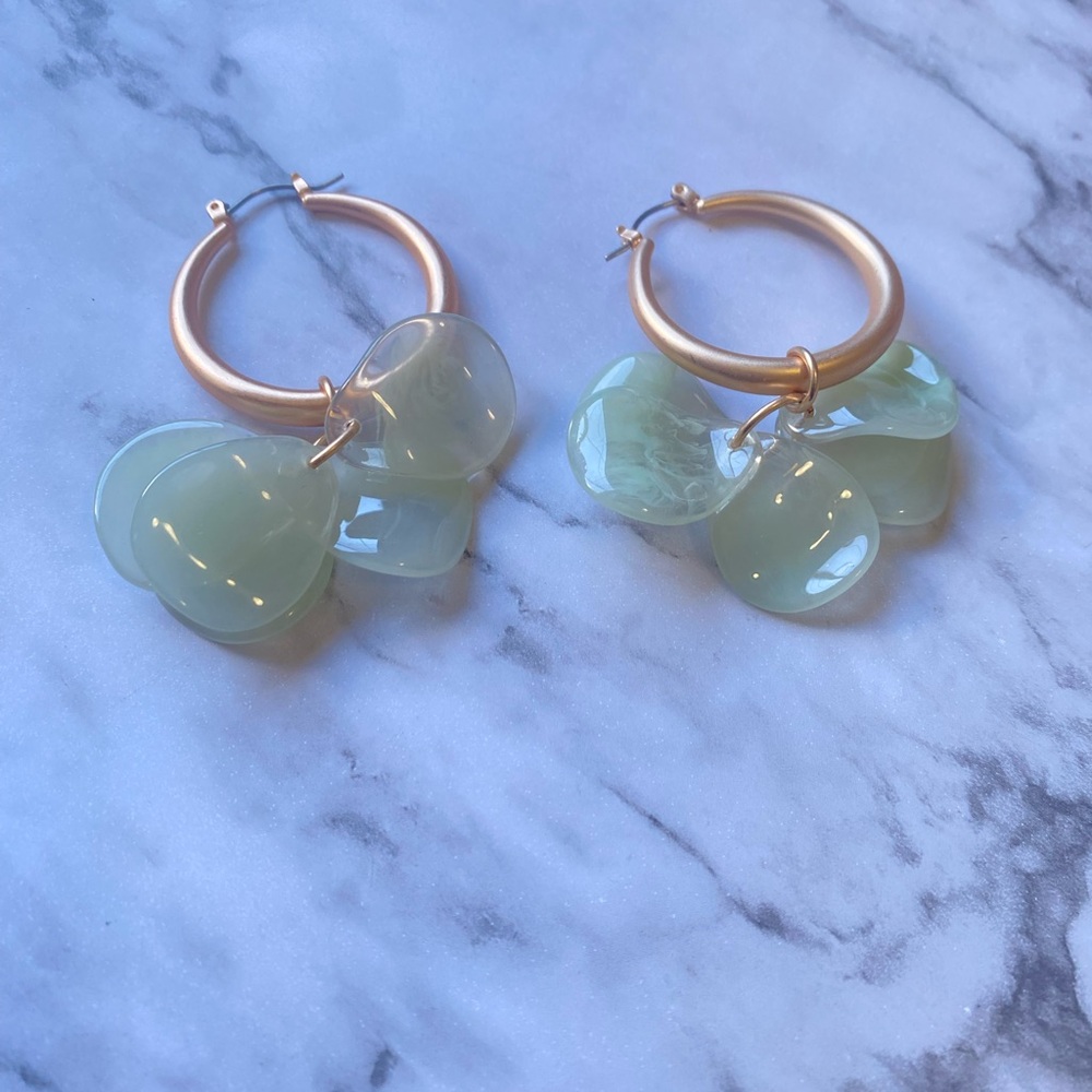 NEW Elegant Gold and Green Hoop Earrings